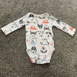 FINAL SALE 8/1/25 Carter’s Dog Print Long Sleeve Onesie, Size 9 Months